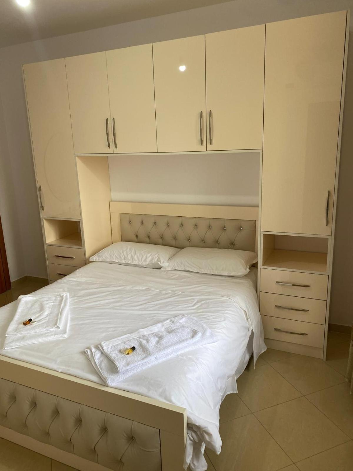 Emily House Apartment Fier Ngoại thất bức ảnh