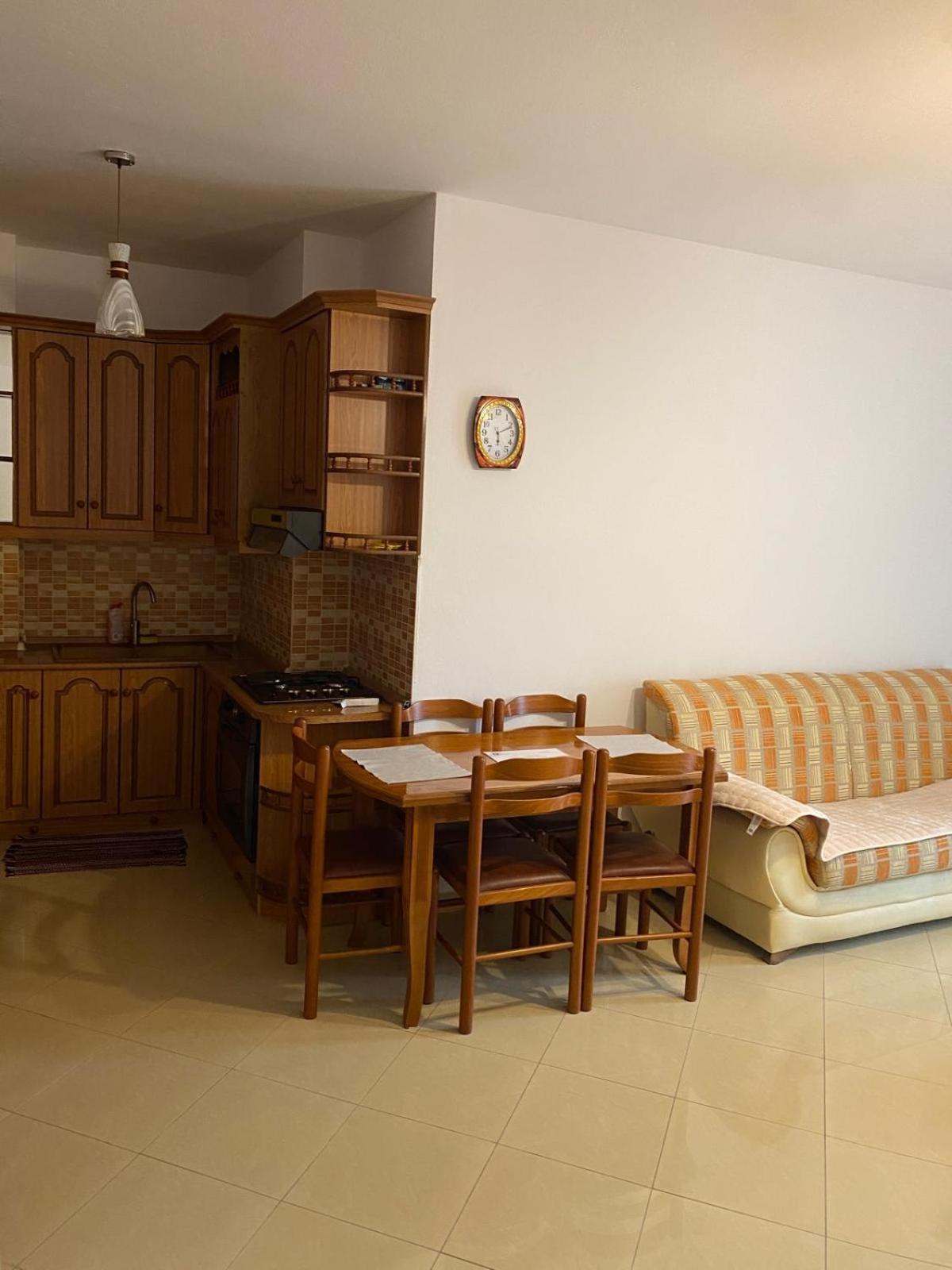 Emily House Apartment Fier Ngoại thất bức ảnh