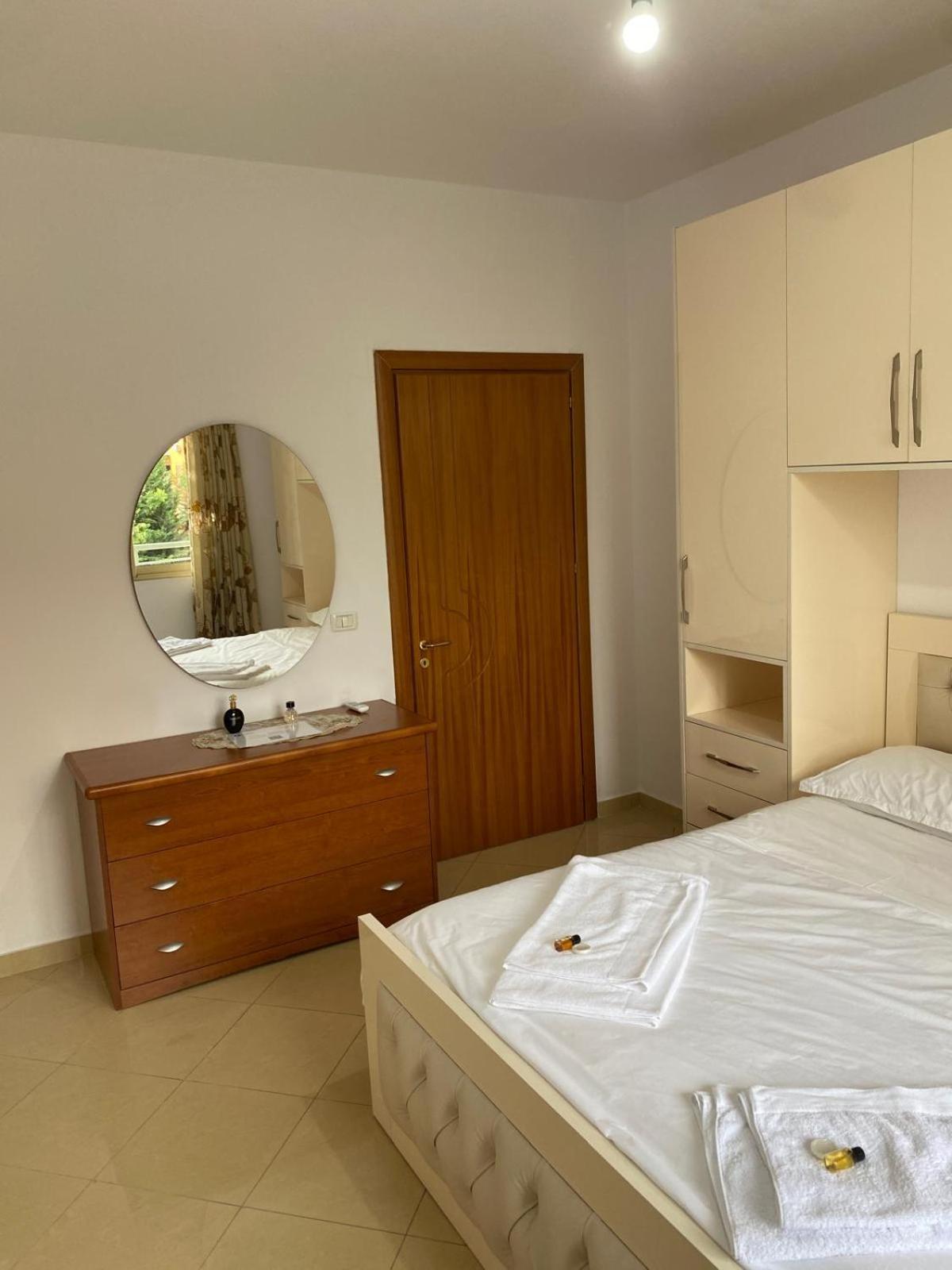 Emily House Apartment Fier Ngoại thất bức ảnh