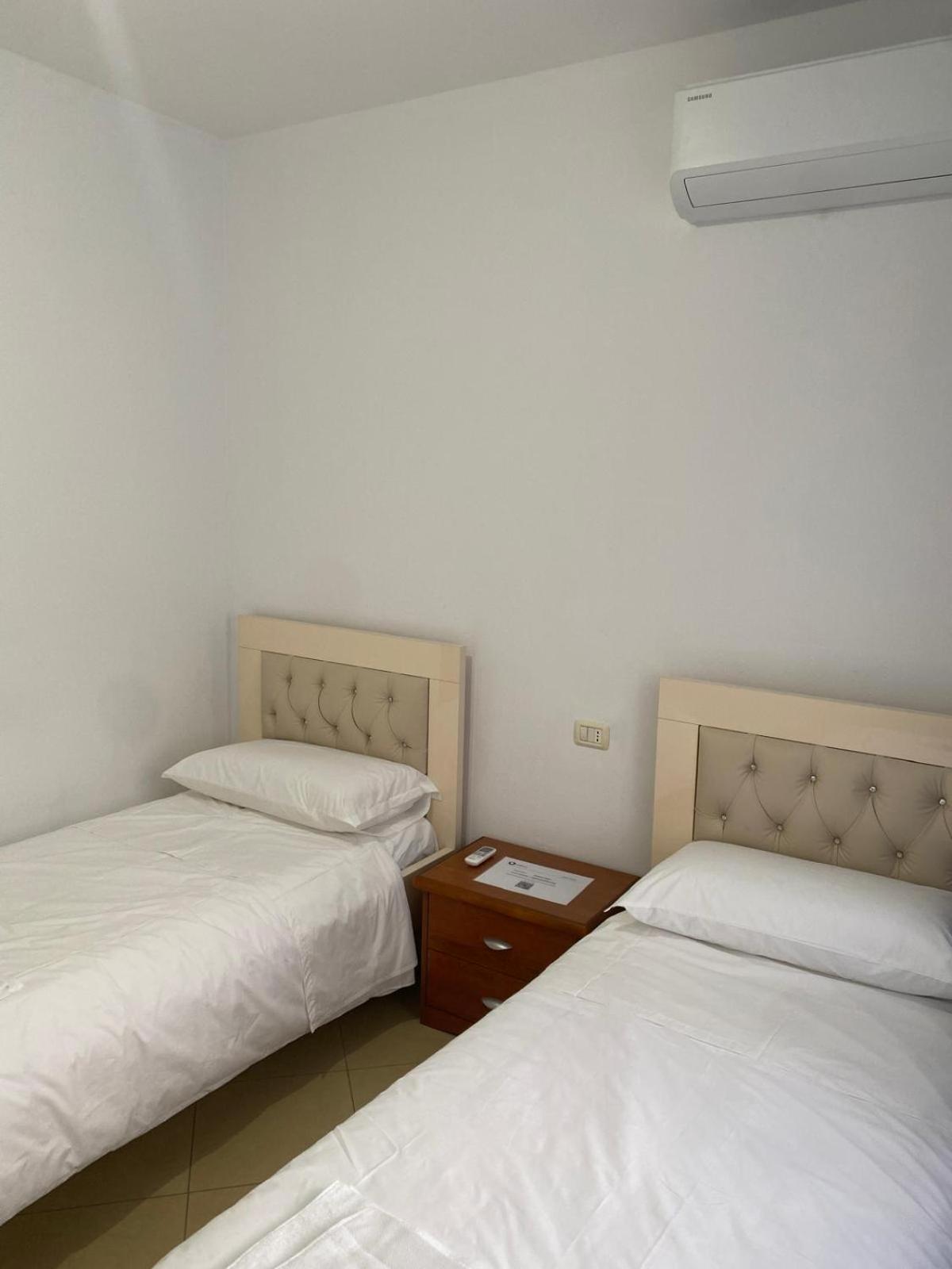 Emily House Apartment Fier Ngoại thất bức ảnh