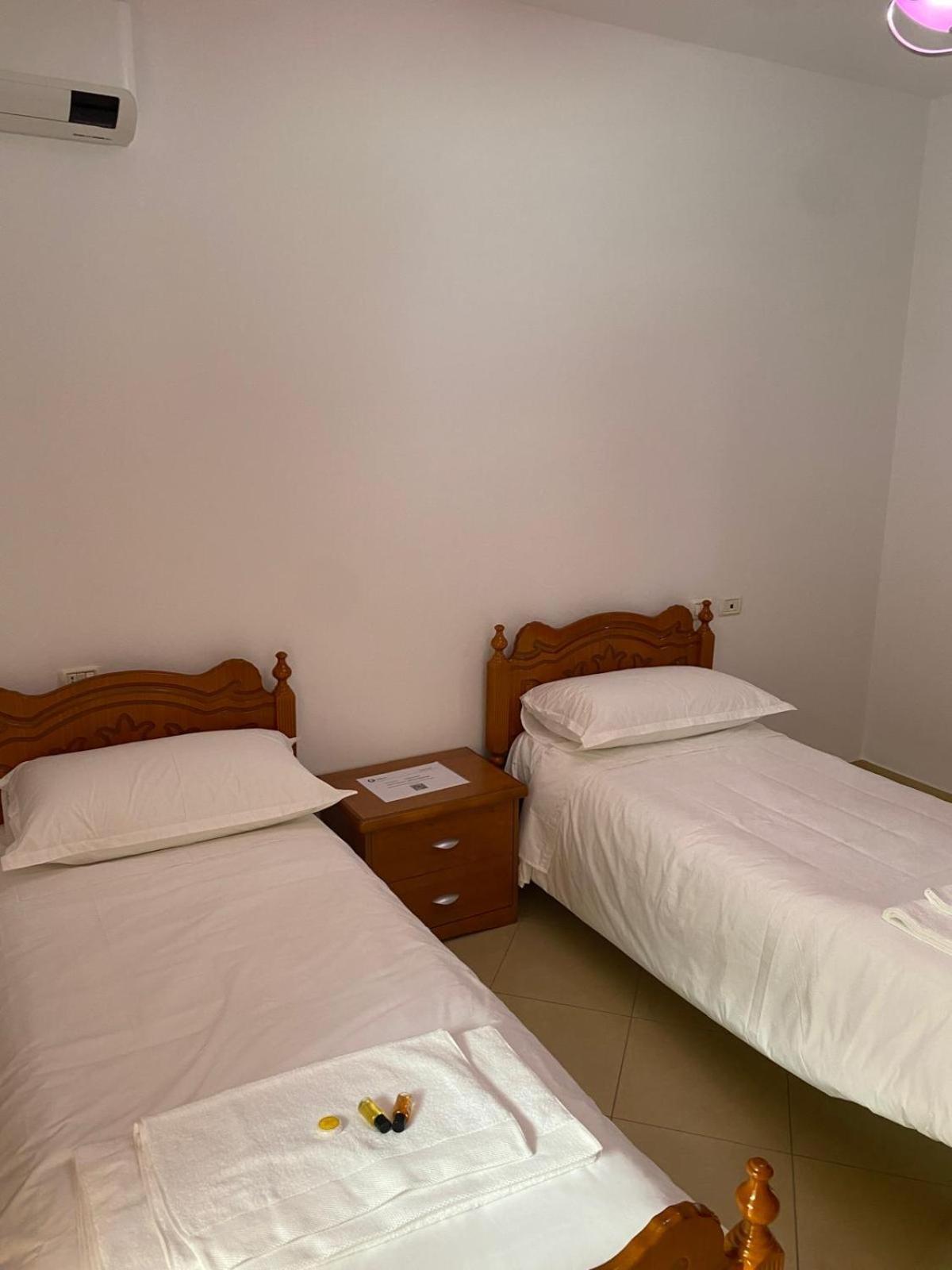 Emily House Apartment Fier Ngoại thất bức ảnh