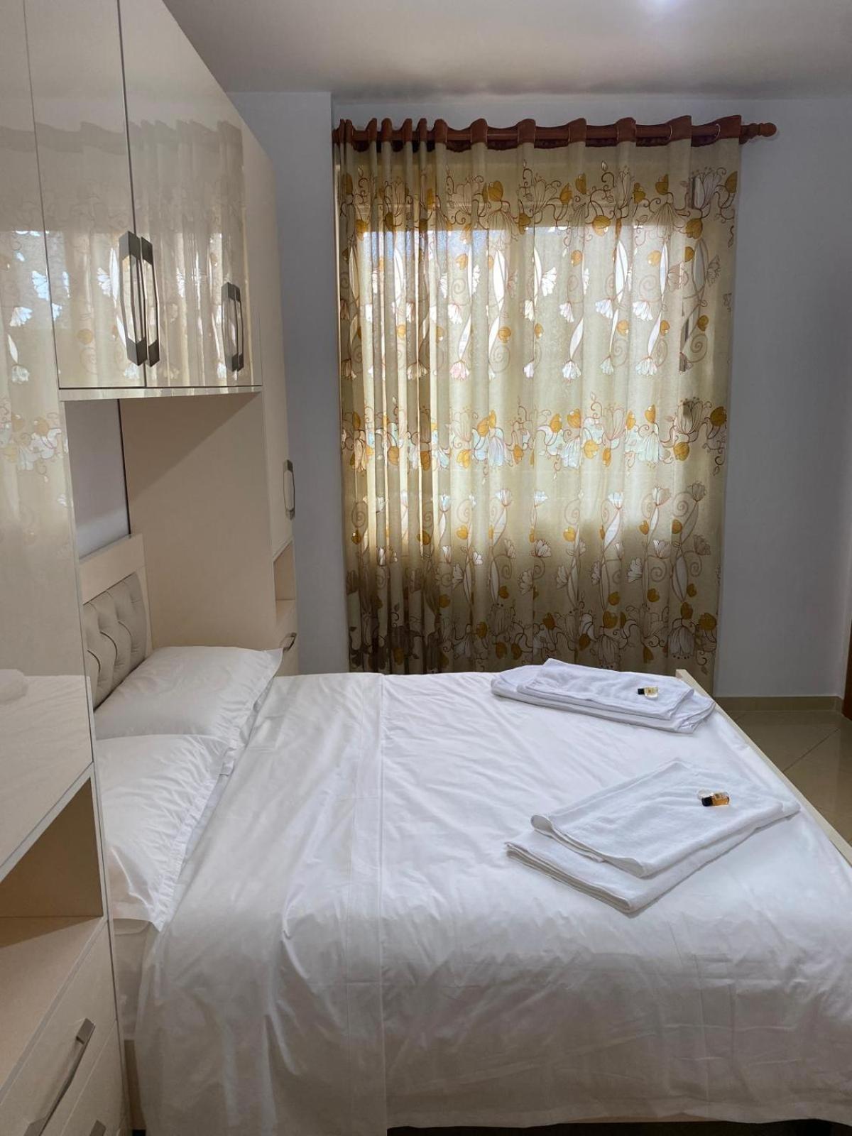 Emily House Apartment Fier Ngoại thất bức ảnh